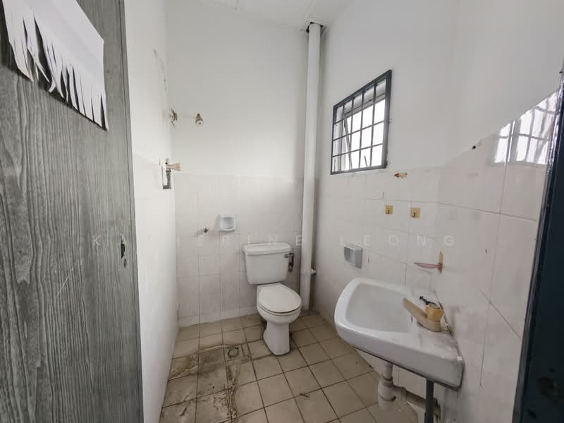 2-storey Terraced House for Sale in Bandar Baru Kundang (Rawang) - Katherine Leong - Bathroom - PropertyGuru.com.my