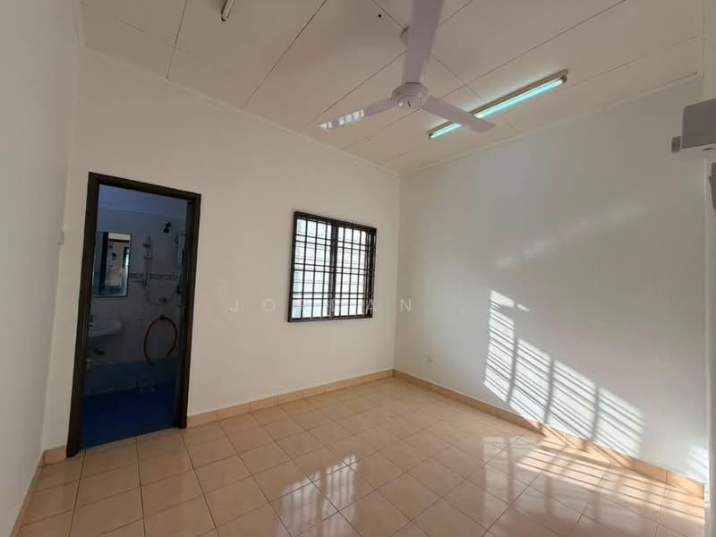 2-storey Terraced House for Sale in Mutiara Rini (Skudai) - Jordan . - Bathroom - PropertyGuru.com.my