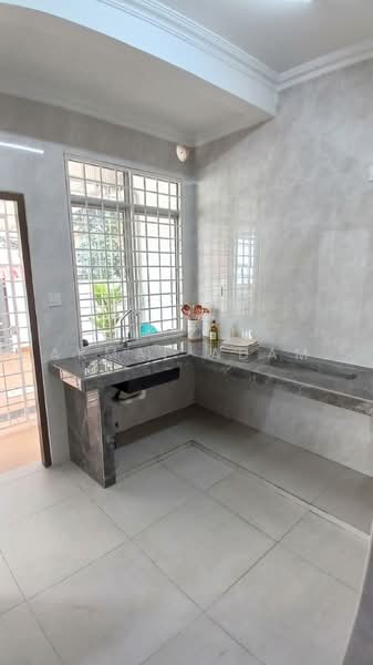 Rumah Teres 2-Tingkat untuk Dijual di Bandar Seri Putra (Bangi) - Akmal Adam - Kitchen - PropertyGuru.com.my