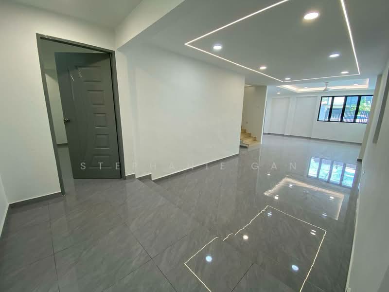 Rumah Berkembar untuk Dijual di Taman Majidee (Johor Bahru) - Stephanie Gan - Living Room - PropertyGuru.com.my