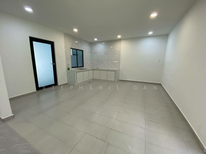 Rumah Berkembar untuk Dijual di Taman Majidee (Johor Bahru) - Stephanie Gan - Kitchen - PropertyGuru.com.my