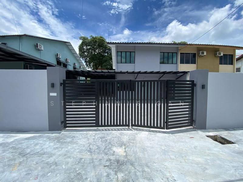 Rumah Berkembar untuk Dijual di Taman Majidee (Johor Bahru) - Stephanie Gan - Exterior - PropertyGuru.com.my