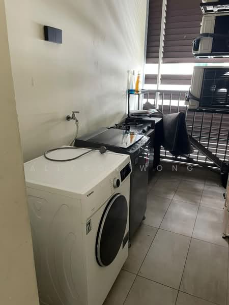 Kediaman Servis untuk Disewa di O'hako Residence - Allyson Wong - Balcony - PropertyGuru.com.my