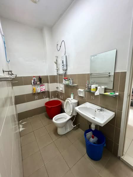 Cluster House for Sale in Taman Daiman Jaya (Kota Tinggi) - Ryan Tan - Bathroom - PropertyGuru.com.my