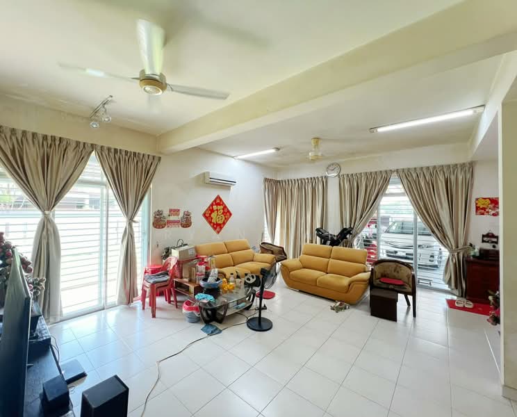 Cluster House for Sale in Taman Daiman Jaya (Kota Tinggi) - Ryan Tan - Living Room - PropertyGuru.com.my