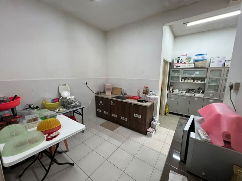 Cluster House for Sale in Taman Daiman Jaya (Kota Tinggi) - Ryan Tan - Kitchen - PropertyGuru.com.my