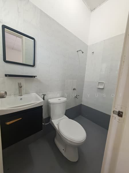 Rumah Teres 2-Tingkat untuk Dijual di Bandar Bukit Mahkota (Bangi) - Sri Rohayu Yusof - Bathroom - PropertyGuru.com.my