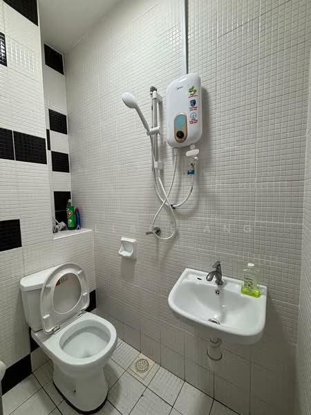 Kediaman Servis untuk Disewa di The Sky Executive Suites - Wallace Ang - Bathroom - PropertyGuru.com.my