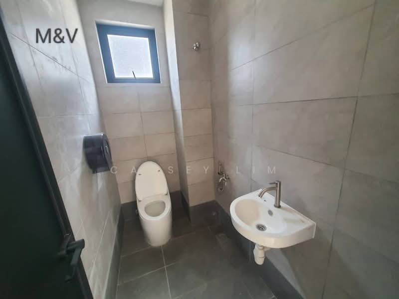 Semi-D Factory for Sale in Kapar (Selangor) - Cassey Lim - Bathroom - PropertyGuru.com.my