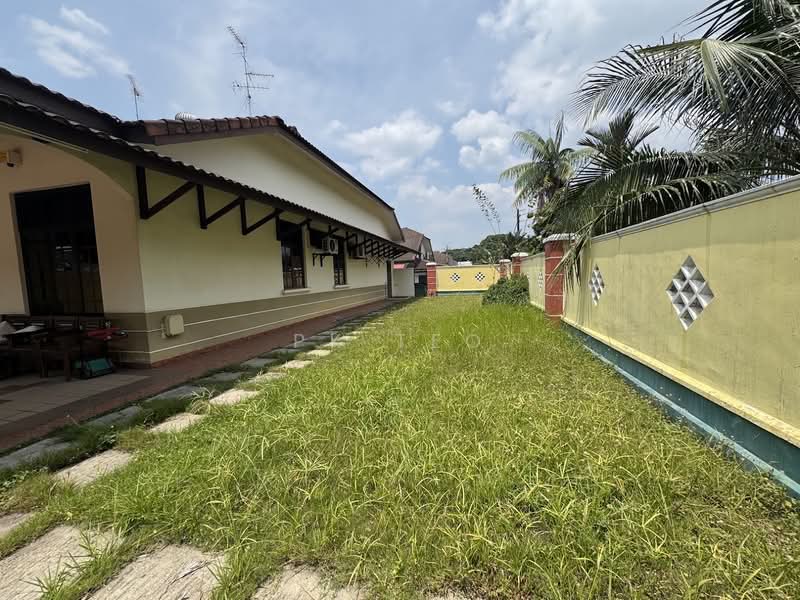 1-storey Terraced House for Sale in Taman Molek (Johor Bahru) - PK Teo - Exterior - PropertyGuru.com.my