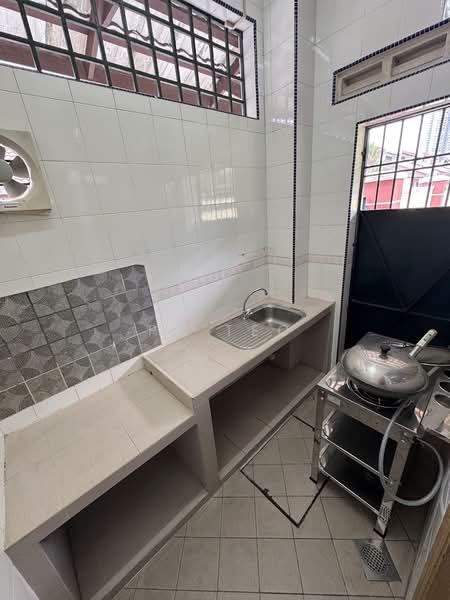 1-storey Terraced House for Sale in Taman Molek (Johor Bahru) - PK Teo - Kitchen - PropertyGuru.com.my