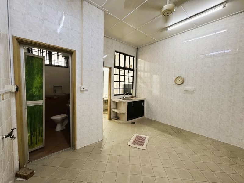 1-storey Terraced House for Sale in Taman Molek (Johor Bahru) - PK Teo - Bathroom - PropertyGuru.com.my