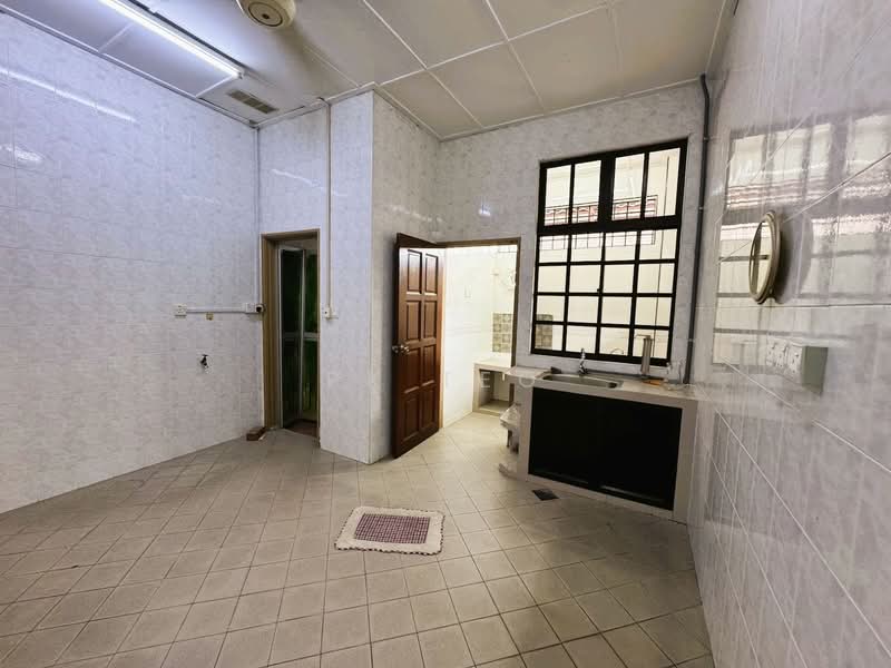 1-storey Terraced House for Sale in Taman Molek (Johor Bahru) - PK Teo - Kitchen - PropertyGuru.com.my