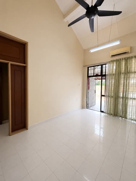 1-storey Terraced House for Sale in Taman Molek (Johor Bahru) - PK Teo - Living Room - PropertyGuru.com.my