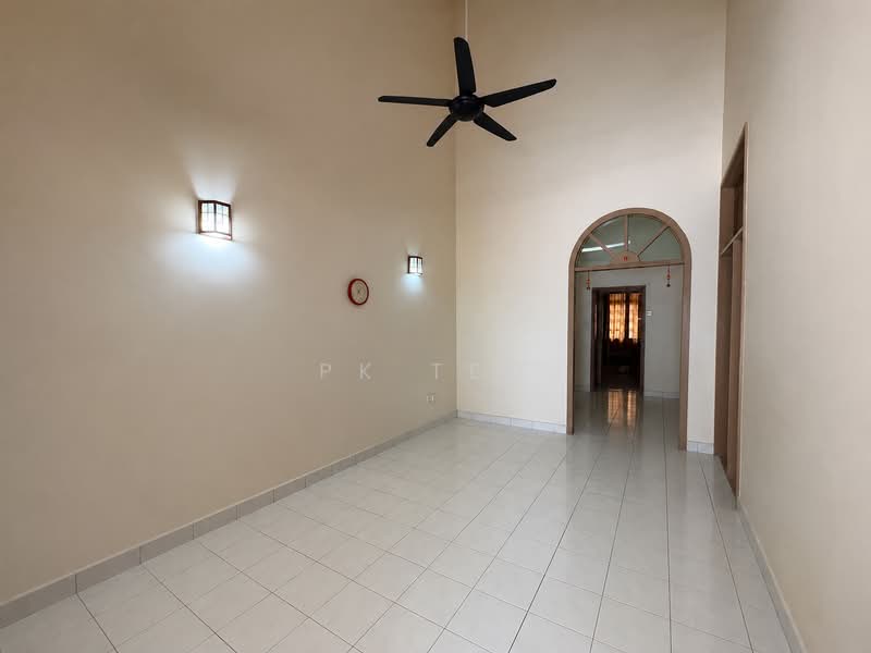 1-storey Terraced House for Sale in Taman Molek (Johor Bahru) - PK Teo - Living Room - PropertyGuru.com.my