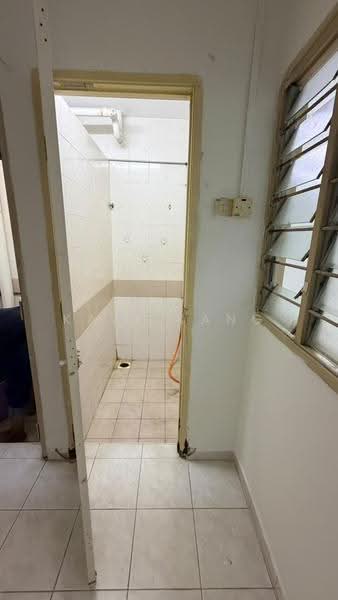 Rumah Flat untuk Dijual di Desa Pinang 1 - Kaze Kang - Bathroom - PropertyGuru.com.my