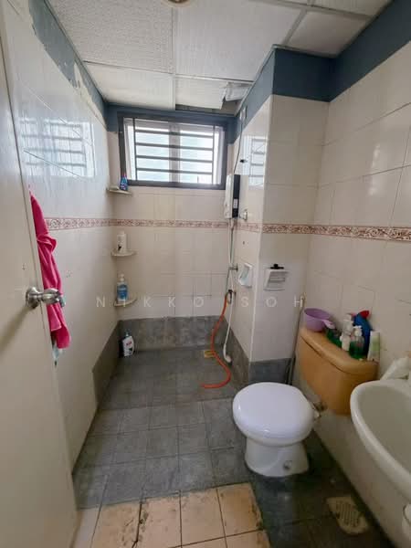 Kediaman Servis untuk Dijual di Nusa Perdana Apartment - Nikko Soh - Bathroom - PropertyGuru.com.my