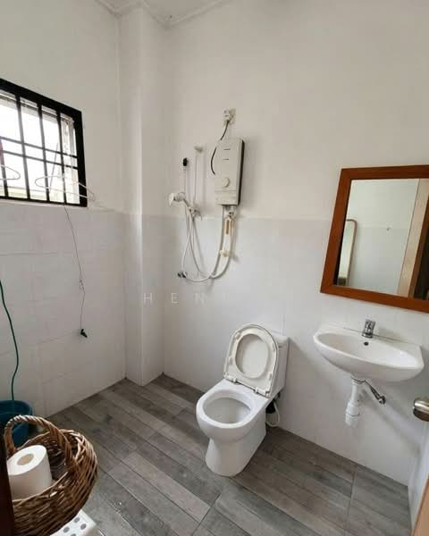 2-storey Terraced House for Sale in Taman Setia Indah (Tebrau) - Heng . - Bathroom - PropertyGuru.com.my