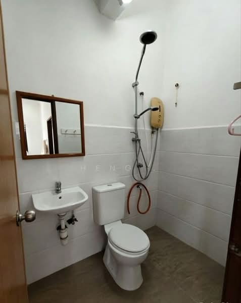 2-storey Terraced House for Sale in Taman Setia Indah (Tebrau) - Heng . - Bathroom - PropertyGuru.com.my