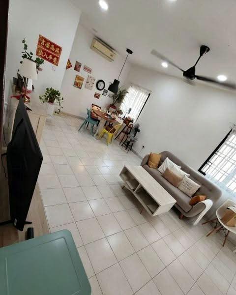 2-storey Terraced House for Sale in Taman Setia Indah (Tebrau) - Heng . - Living Room - PropertyGuru.com.my