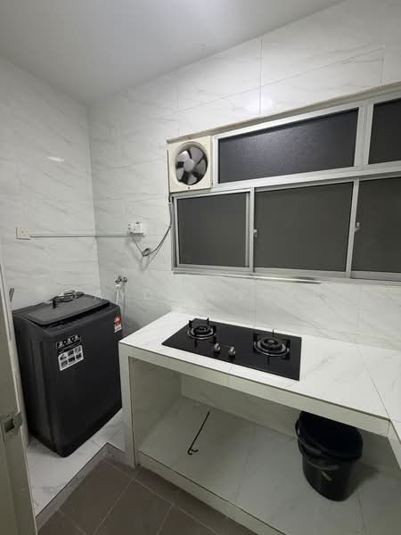 Kondominium untuk Disewa di Residensi Desa Satumas - Jayden Loke - Kitchen - PropertyGuru.com.my
