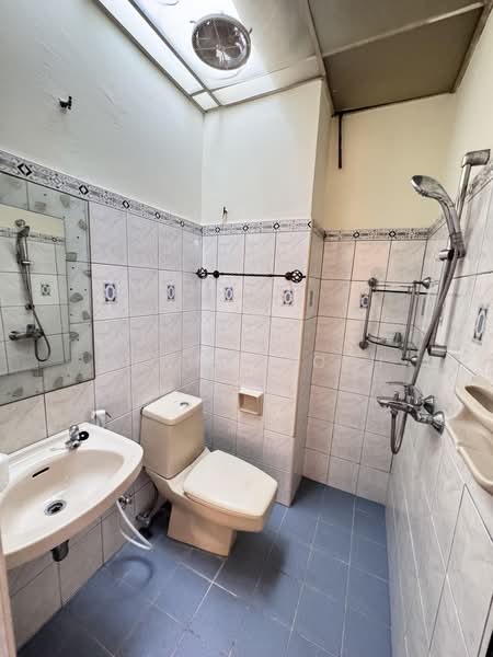 Rumah Teres 2-Tingkat untuk Dijual di Taman Bukit Segar (Cheras) - Edward Ooi - Bathroom - PropertyGuru.com.my