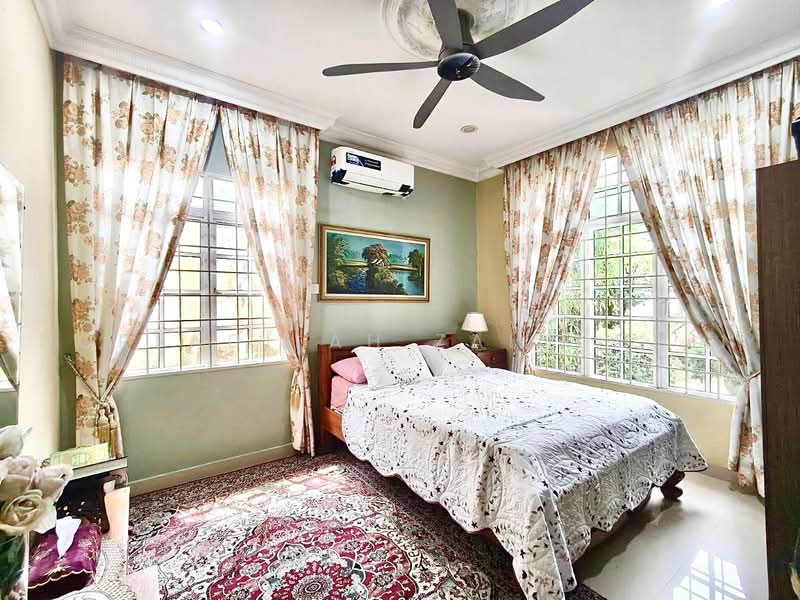 Bungalow House for Sale in Kota Damansara (Selangor) - NORFADILAH ZAINUDDIN - Bedroom - PropertyGuru.com.my