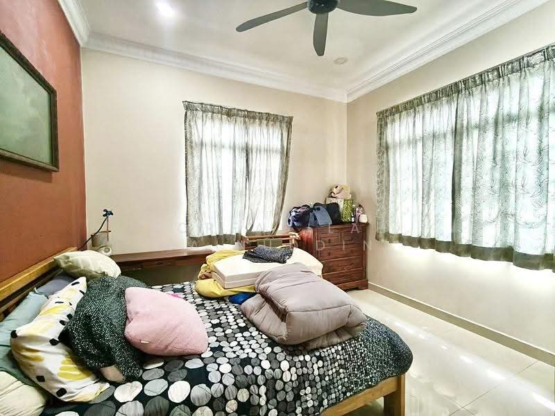 Bungalow House for Sale in Kota Damansara (Selangor) - NORFADILAH ZAINUDDIN - Bedroom - PropertyGuru.com.my
