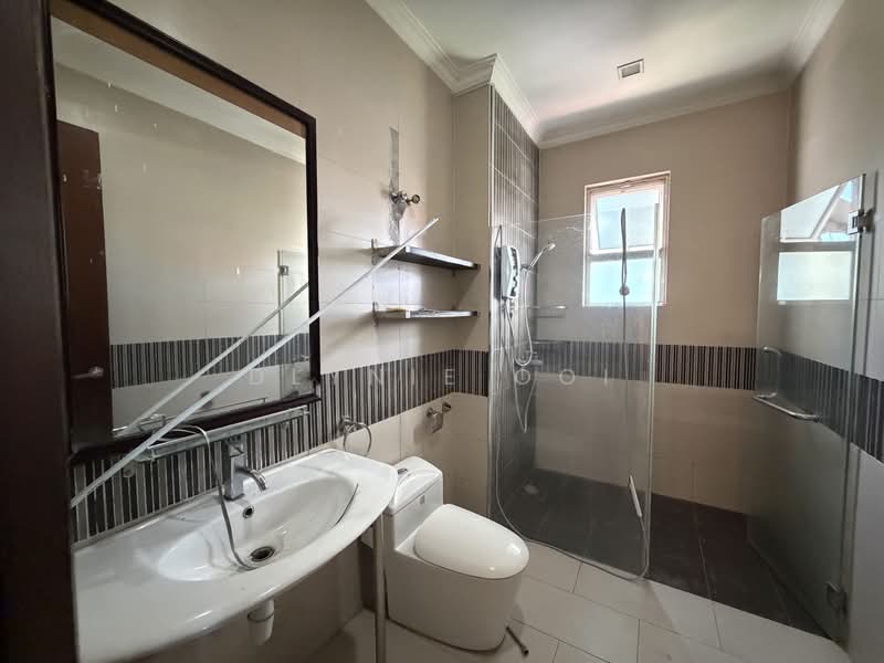 Rumah Berkembar untuk Dijual di Beverly Heights (Ampang) - Dlynie Ooi - Bathroom - PropertyGuru.com.my