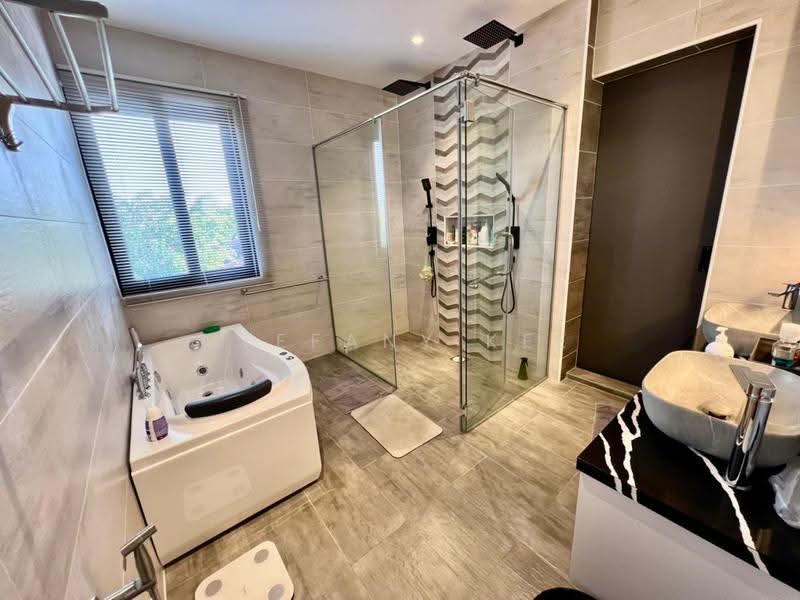 2.5-storey Terraced House for Sale in Tanjung Bungah (Penang) - Stefany Kee - Bathroom - PropertyGuru.com.my