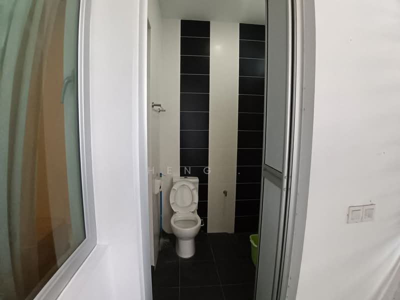 2-storey Terraced House for Sale in Taman Mount Austin (Tebrau) - Heng . - Bathroom - PropertyGuru.com.my