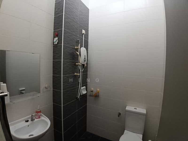 2-storey Terraced House for Sale in Taman Mount Austin (Tebrau) - Heng . - Bathroom - PropertyGuru.com.my
