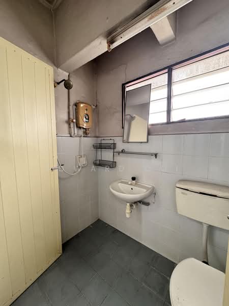 Rumah Teres 2-Tingkat untuk Dijual di Taman Muda (Ampang) - Edward Ooi - Bathroom - PropertyGuru.com.my
