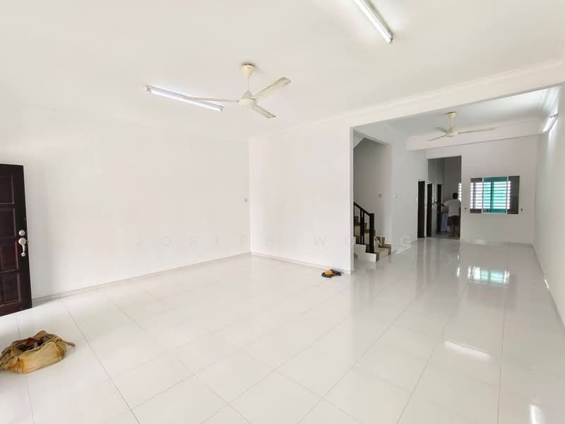 Rumah Teres 2-Tingkat untuk Dijual di Taman Rapat Permai (Ipoh) - Joseph Wong - Living Room - PropertyGuru.com.my