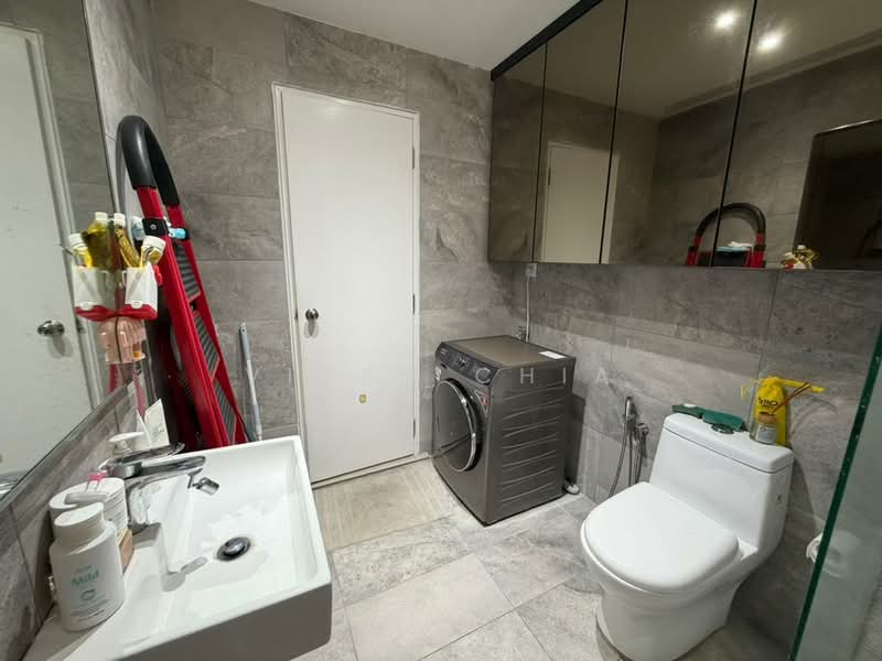 Kediaman Servis untuk Dijual di Equine Residence - Viven Chia - Bathroom - PropertyGuru.com.my