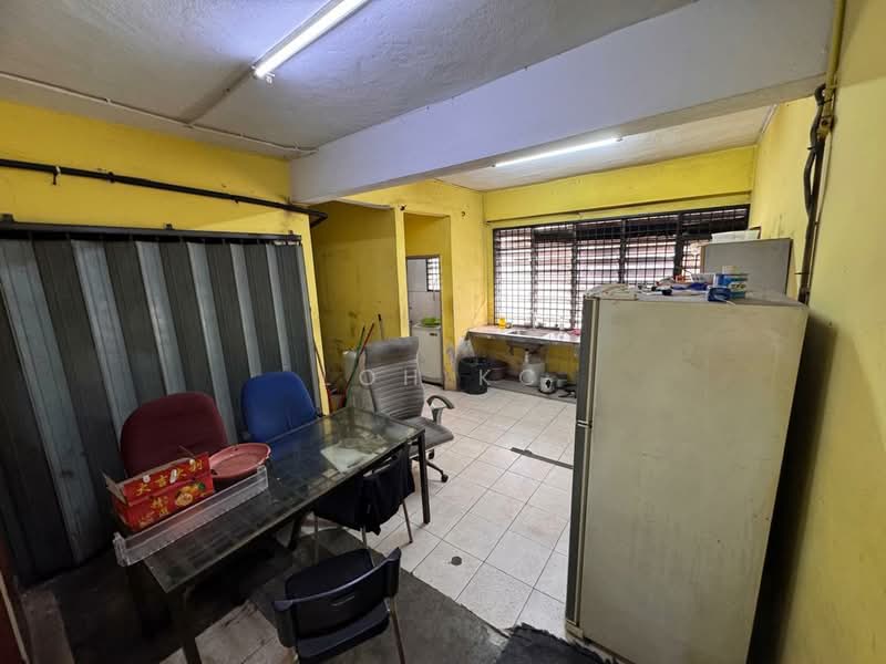 Shop / Office for Rent in Taman Petaling Utama (Petaling Jaya) - Loh KC - Kitchen - PropertyGuru.com.my