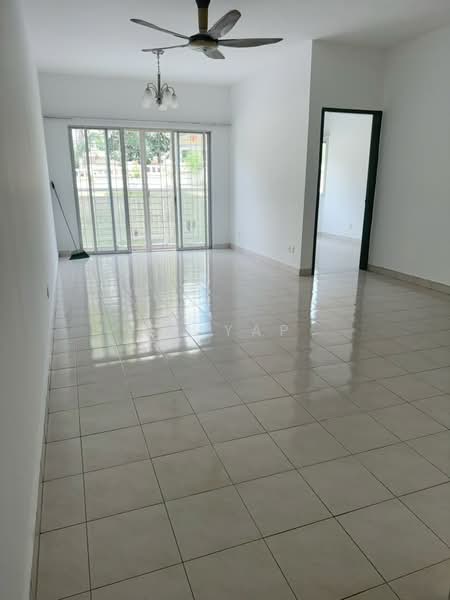 Pangsapuri untuk Dijual di Puteri Bayu Apartment - SL Yap - Living Room - PropertyGuru.com.my