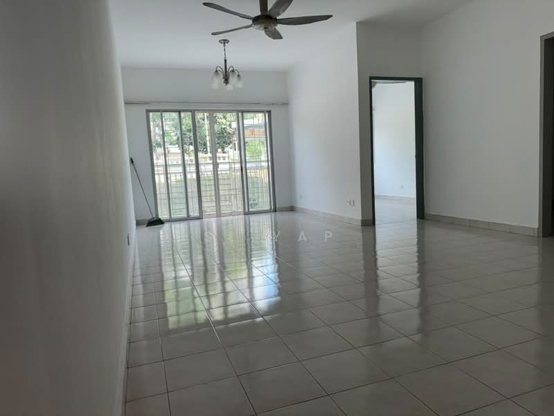 Pangsapuri untuk Dijual di Puteri Bayu Apartment - SL Yap - Living Room - PropertyGuru.com.my