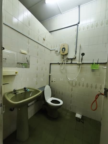 2-storey Terraced House for Sale in Happy Garden (Kuchai Lama) - Yenn Chong - Bathroom - PropertyGuru.com.my