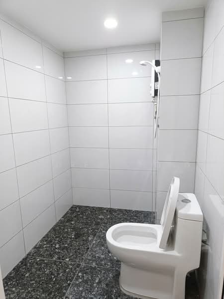 Condominium for Rent at Gurney Park Condominium - Andrew Chong - Bathroom - PropertyGuru.com.my