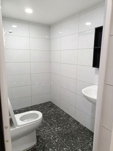 Condominium for Rent at Gurney Park Condominium - Andrew Chong - Bathroom - PropertyGuru.com.my