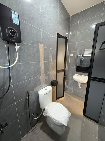 Semi-Detached House for Rent in Taman Sri Tebrau (Johor Bahru) - Tommy Tai - Bathroom - PropertyGuru.com.my