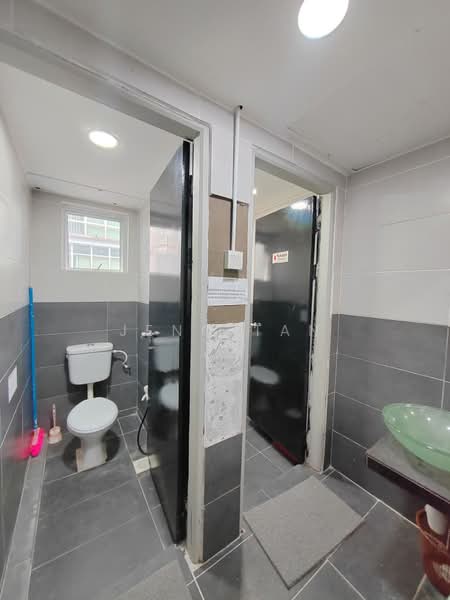 Pejabat untuk Disewa di Kuching (Sarawak) - Jeno Tan - Bathroom - PropertyGuru.com.my