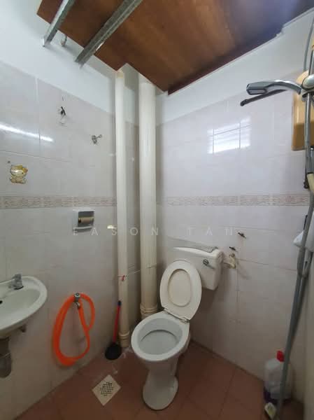 Rumah Flat untuk Dijual di Taman Terubong Jaya - Eason Tan - Bathroom - PropertyGuru.com.my