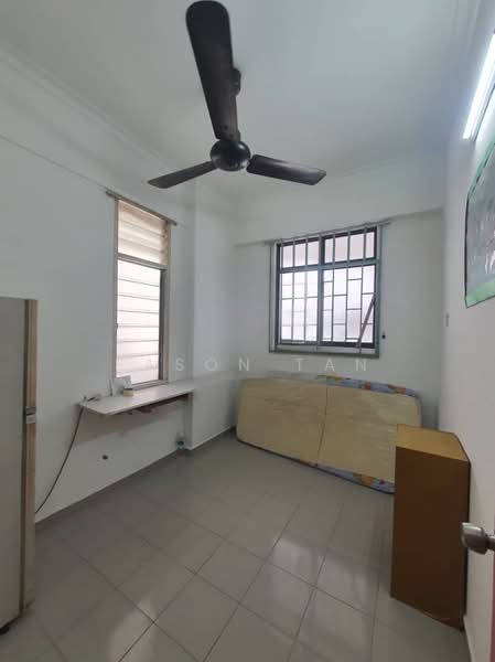 Rumah Flat untuk Dijual di Taman Terubong Jaya - Eason Tan - Bedroom - PropertyGuru.com.my