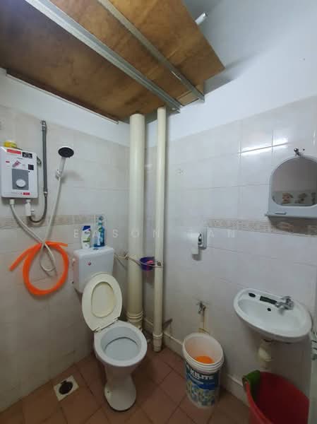 Rumah Flat untuk Dijual di Taman Terubong Jaya - Eason Tan - Bathroom - PropertyGuru.com.my
