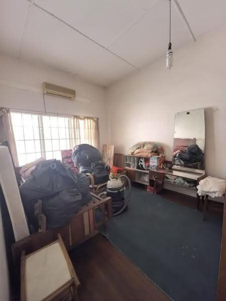 Semi-Detached House for Sale in Taman Boon Bak (Ipoh) - Joseph Wong - Bedroom - PropertyGuru.com.my