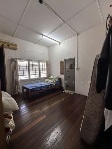 Semi-Detached House for Sale in Taman Boon Bak (Ipoh) - Joseph Wong - Bedroom - PropertyGuru.com.my
