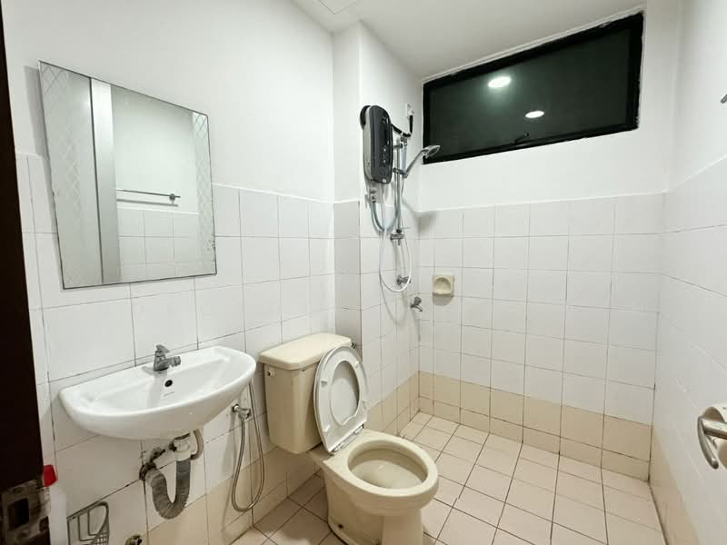 Condominium for Rent at Cyberia Smart Homes - Gudrotullah Ikhwan - Bathroom - PropertyGuru.com.my