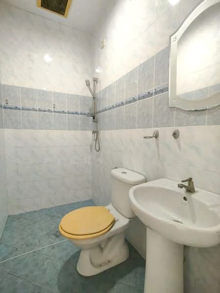 Rumah Teres 2-Tingkat untuk Dijual di Taman Desa Rishah Indah (Ipoh) - PENNY CHEN - Bathroom - PropertyGuru.com.my